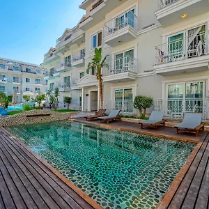 Montebello Deluxe Отель